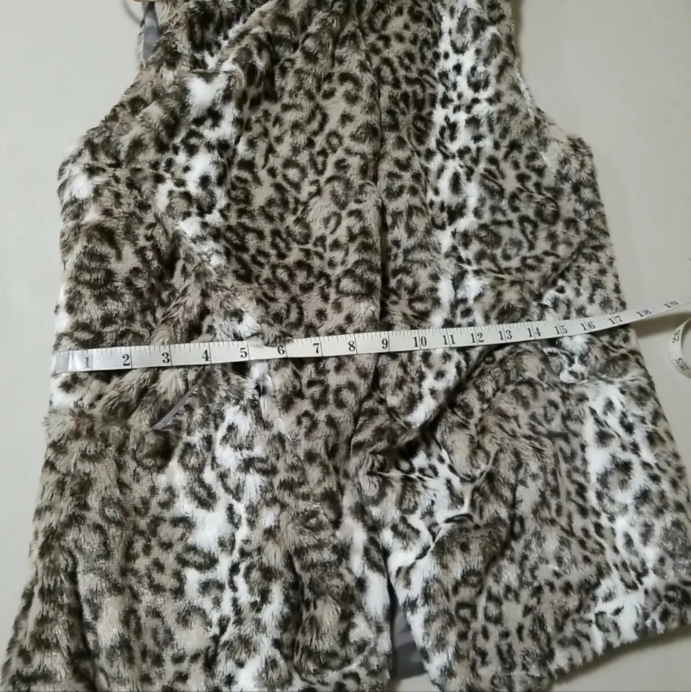 NWT Women's Vest Faux fur size Xs and Medium Multi-colored open pockets - Picture 5 of 11